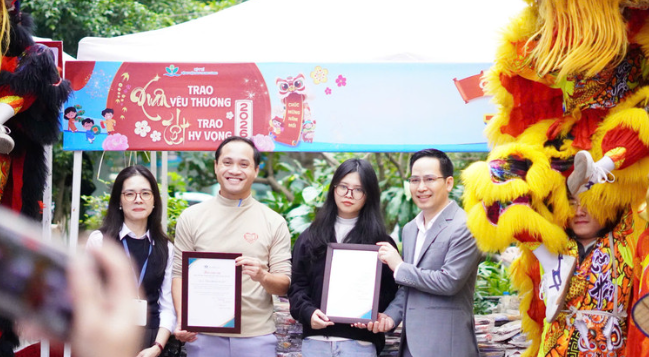 Trao quà Tết miễn phí cho 2.000 bệnh nhi